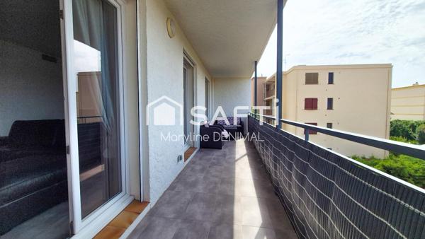 Superbe 3 pièces entièrement rénové, avec terrasse,  parking et cave.