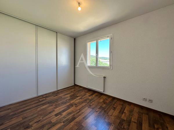 APPARTEMENT TYPE 3 AVEC TERRASSE JARDIN GARAGE CAVE VUE MONT D OR