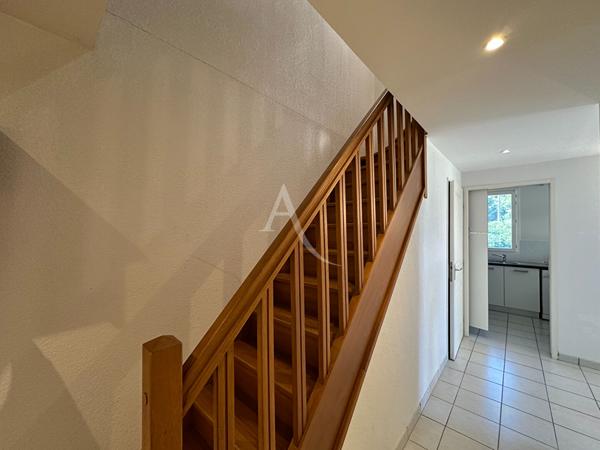 APPARTEMENT TYPE 3 AVEC TERRASSE JARDIN GARAGE CAVE VUE MONT D OR