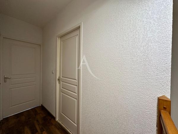APPARTEMENT TYPE 3 AVEC TERRASSE JARDIN GARAGE CAVE VUE MONT D OR