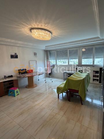 Vente
                Appartement82,26 m² - 4 Pièces -
                    ROSNY SOUS BOIS (93110)