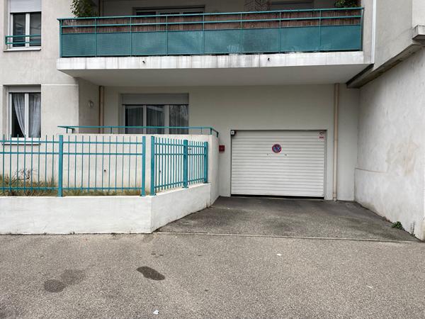 GARAGE FERME EN SOUS SOL - MONPLAISIR