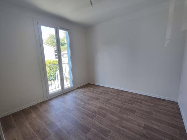 Manosque, Appartement T3 rénové, grand balcon, cave et stationnements