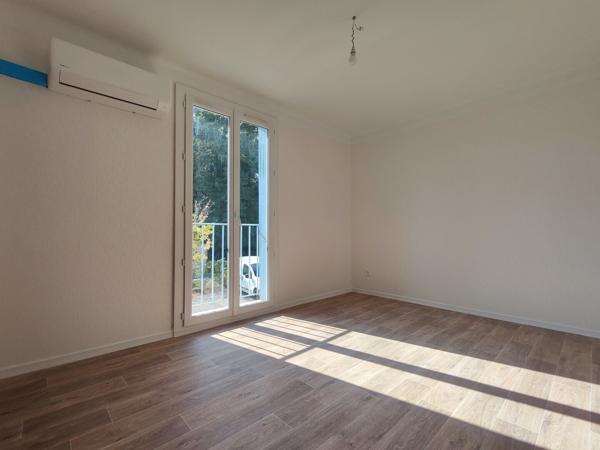 Manosque, Appartement T3 rénové, grand balcon, cave et stationnements