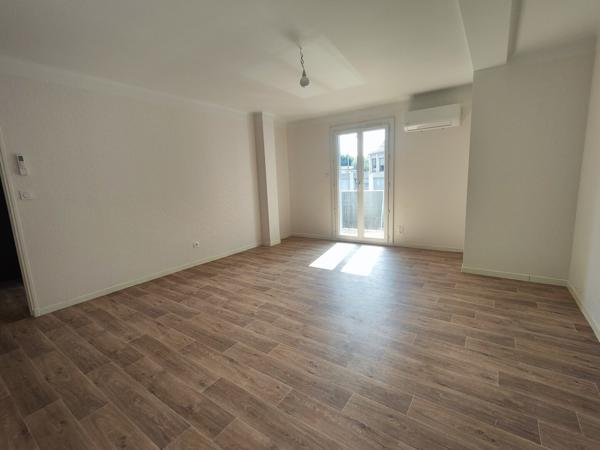 Manosque, Appartement T3 rénové, grand balcon, cave et stationnements