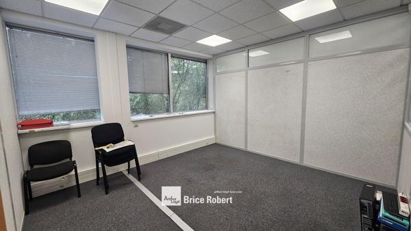 Bureaux à louer en rez de chaussée à Saint Priest dans parc d activités reconnu