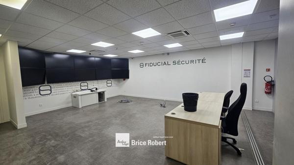 Bureaux à louer en rez de chaussée à Saint Priest dans parc d activités reconnu