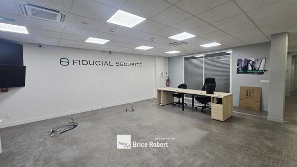 Bureaux à louer en rez de chaussée à Saint Priest dans parc d activités reconnu
