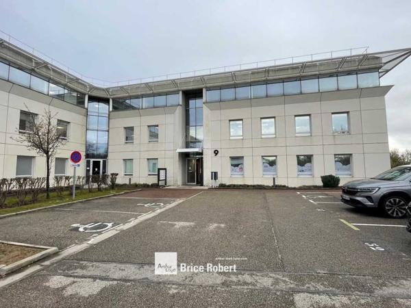 Bureaux à louer en rez de chaussée à Saint Priest dans parc d activités reconnu