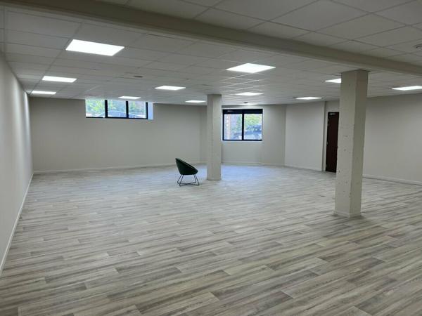 Bureaux à louer à Bourg-les-Valence rénovés avec parkings privatifs