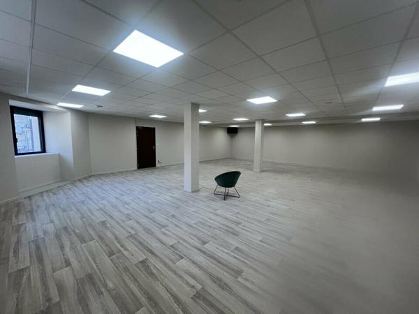 Bureaux à louer à Bourg-les-Valence rénovés avec parkings privatifs