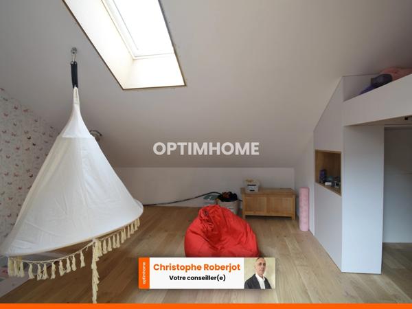 JOLI POTENTIEL pour ce Duplex en HYPER CENTRE VILLE, avec possibilité de 4 chambres et immédiatement disponible !!