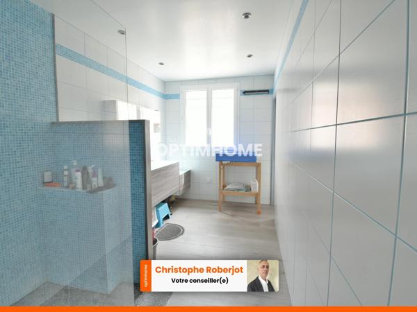 JOLI POTENTIEL pour ce Duplex en HYPER CENTRE VILLE, avec possibilité de 4 chambres et immédiatement disponible !!