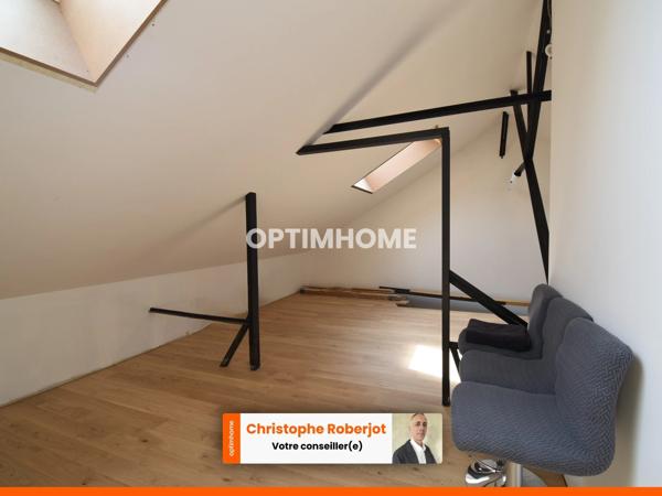 JOLI POTENTIEL pour ce Duplex en HYPER CENTRE VILLE, avec possibilité de 4 chambres et immédiatement disponible !!