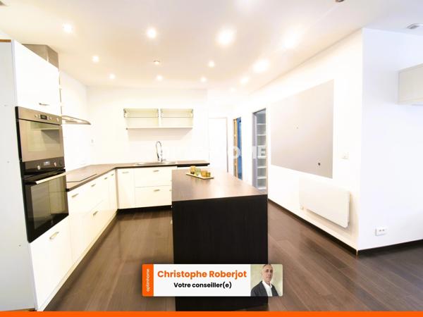 JOLI POTENTIEL pour ce Duplex en HYPER CENTRE VILLE, avec possibilité de 4 chambres et immédiatement disponible !!