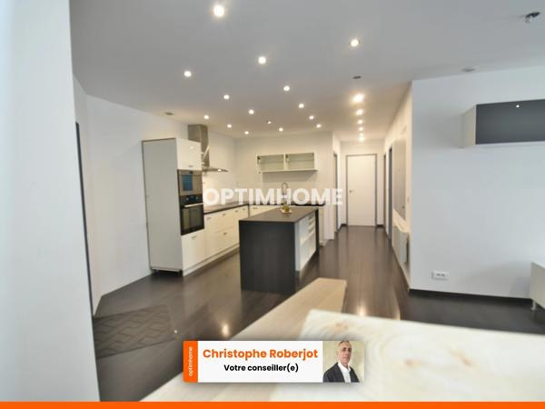 JOLI POTENTIEL pour ce Duplex en HYPER CENTRE VILLE, avec possibilité de 4 chambres et immédiatement disponible !!