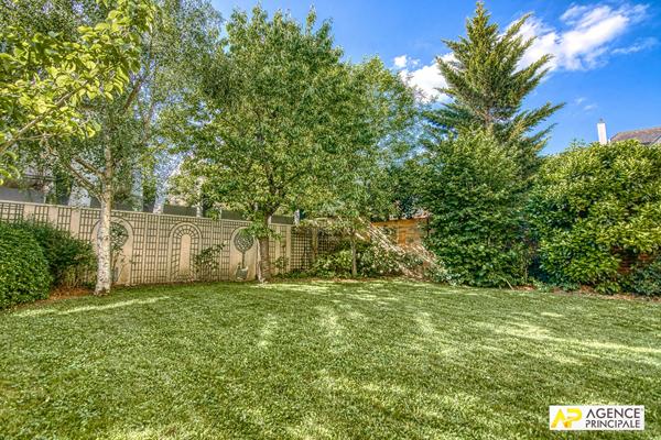 Le Chesnay limite Versailles Maison 12 pièces 360 m² au sol sur parcelle de 375 m² 1 985 000 € **  - Référence  28042