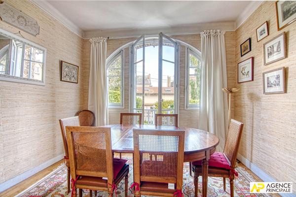 Le Chesnay limite Versailles Maison 12 pièces 360 m² au sol sur parcelle de 375 m² 1 985 000 € **  - Référence  28042