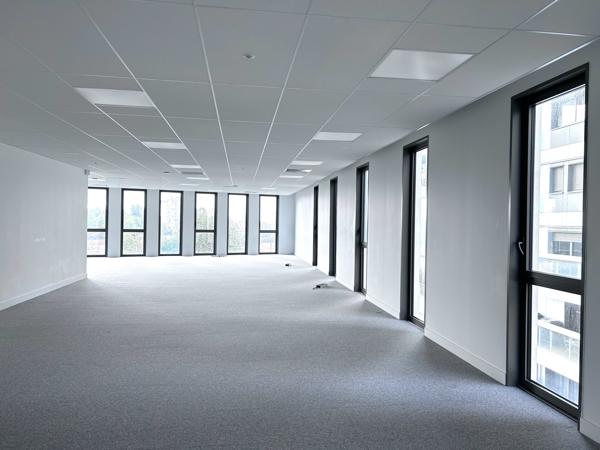 Bureaux neufs à louer à Bordeaux Euratlantique avec parking