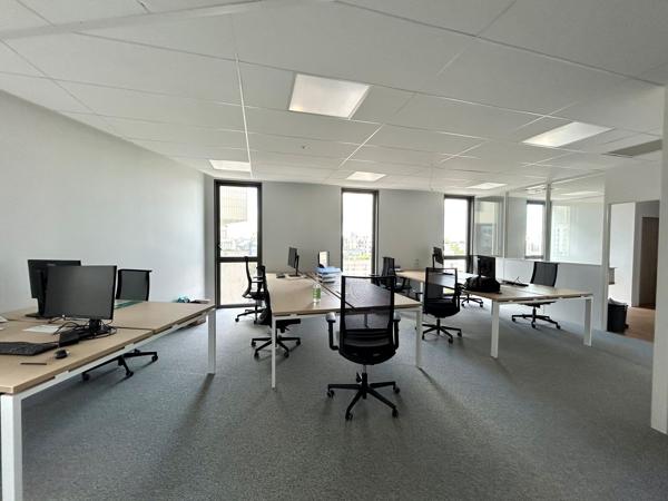 Bureaux neufs à louer à Bordeaux Euratlantique avec parking