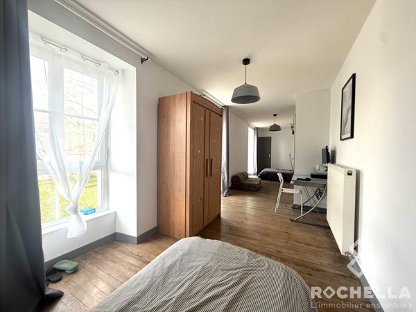 CENTRE VILLE ST JEAN D'ANGELY AVEC JARDIN ET GARAGE