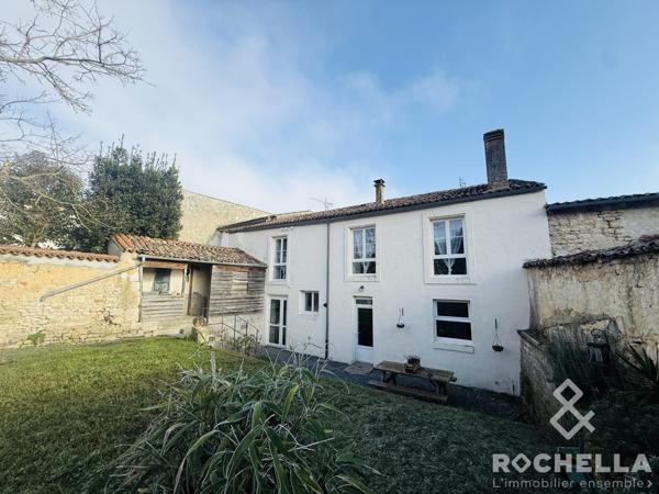 CENTRE VILLE ST JEAN D'ANGELY AVEC JARDIN ET GARAGE