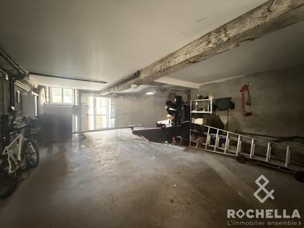 CENTRE VILLE ST JEAN D'ANGELY AVEC JARDIN ET GARAGE