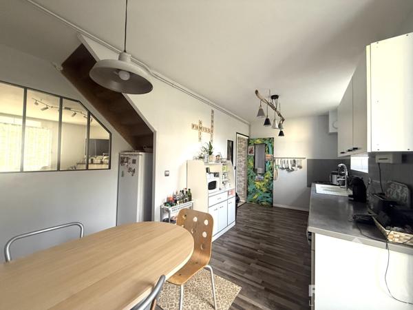 CENTRE VILLE ST JEAN D'ANGELY AVEC JARDIN ET GARAGE