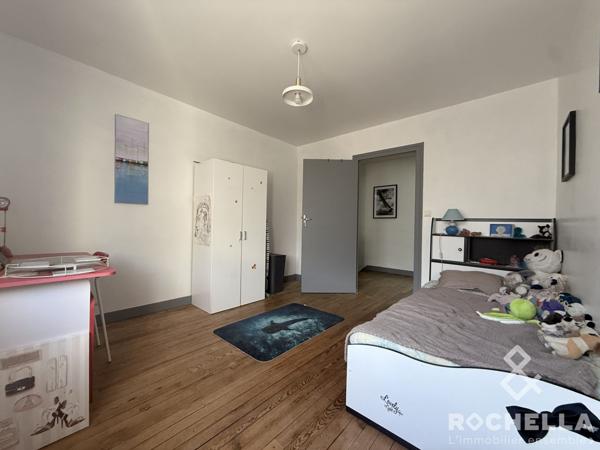 CENTRE VILLE ST JEAN D'ANGELY AVEC JARDIN ET GARAGE