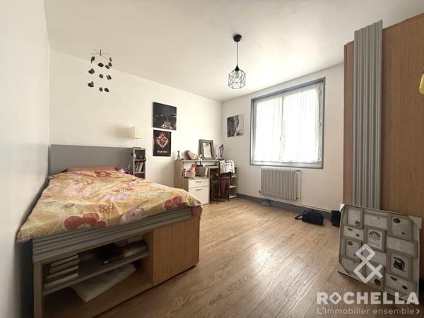 CENTRE VILLE ST JEAN D'ANGELY AVEC JARDIN ET GARAGE