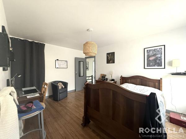 CENTRE VILLE ST JEAN D'ANGELY AVEC JARDIN ET GARAGE