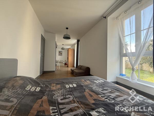 CENTRE VILLE ST JEAN D'ANGELY AVEC JARDIN ET GARAGE