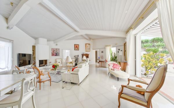 Maison à vendre    5 pièces • 195,95 m2 Saint-Martin-de-Ré