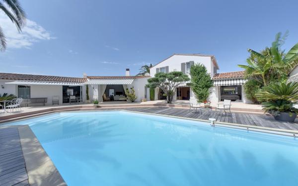 Maison à vendre    5 pièces • 195,95 m2 Saint-Martin-de-Ré