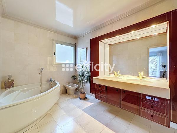 Appartement 4 pièces - 120 m² Exclusivité efficity