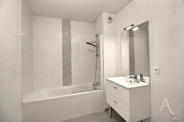 Beau 3 pièces 63.5 m² avec terrasse et 2 PK