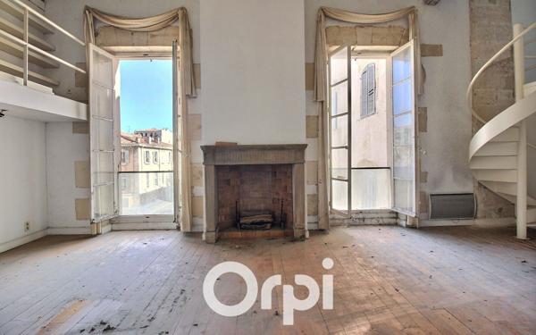 Appartement à vendre    3 pièces • 100 m2 Marseille 1
