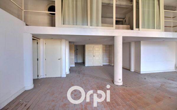 Appartement à vendre    3 pièces • 100 m2 Marseille 1