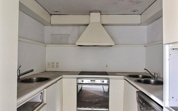 Appartement à vendre    3 pièces • 100 m2 Marseille 1