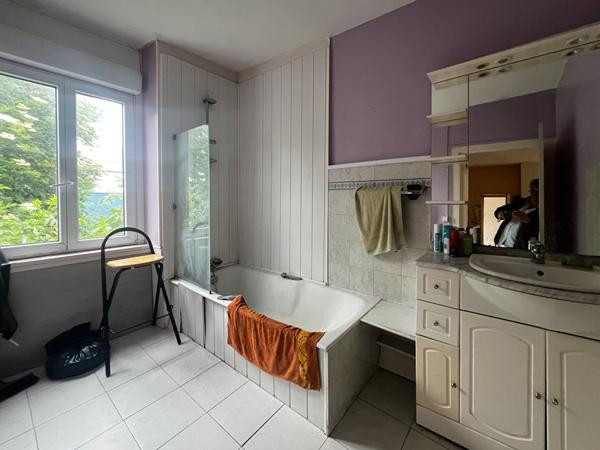 Maison Aytre 4 pièce(s) 100 m2 : Appartement 2 pièces & Boutique, Aytre 17440