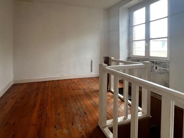 Maison Aytre 4 pièce(s) 100 m2 : Appartement 2 pièces & Boutique, Aytre 17440
