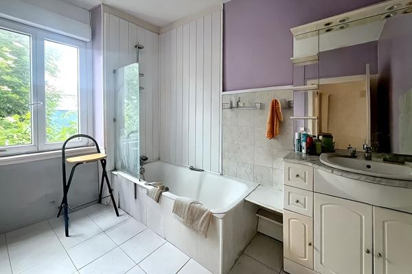 Maison Aytre 4 pièce(s) 100 m2 : Appartement 2 pièces & Boutique, Aytre 17440