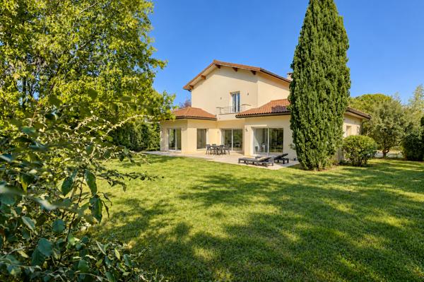 Sathonay-Village maison de 248m², sur 1007m², proche centre village