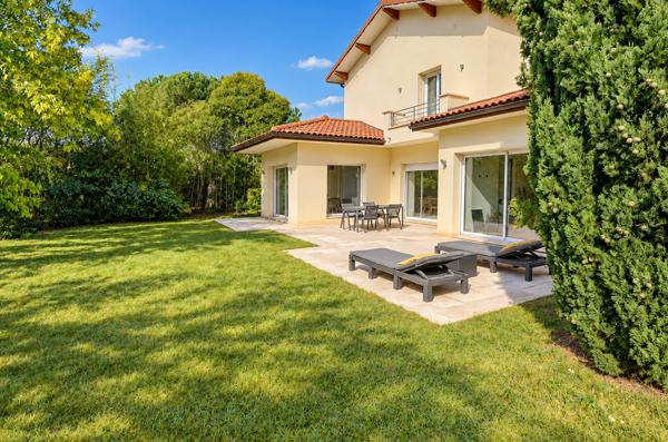 Sathonay-Village maison de 248m², sur 1007m², proche centre village