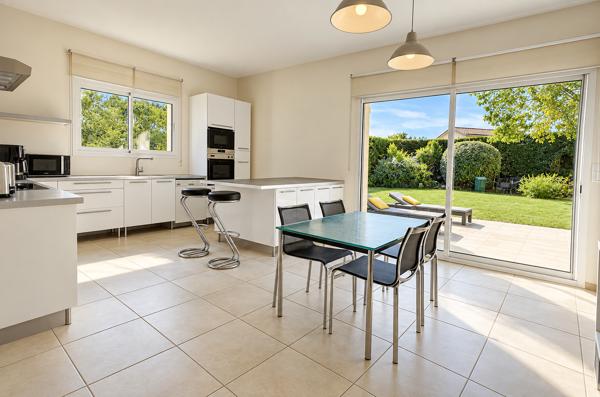 Sathonay-Village maison de 248m², sur 1007m², proche centre village