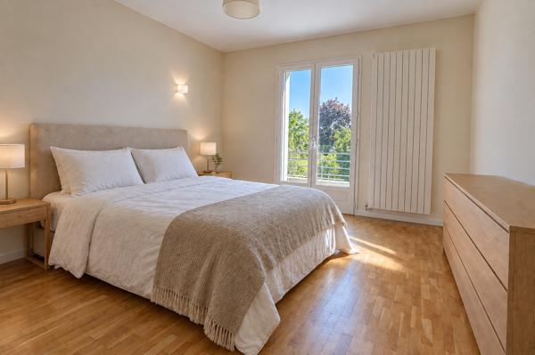 Sathonay-Village maison de 248m², sur 1007m², proche centre village