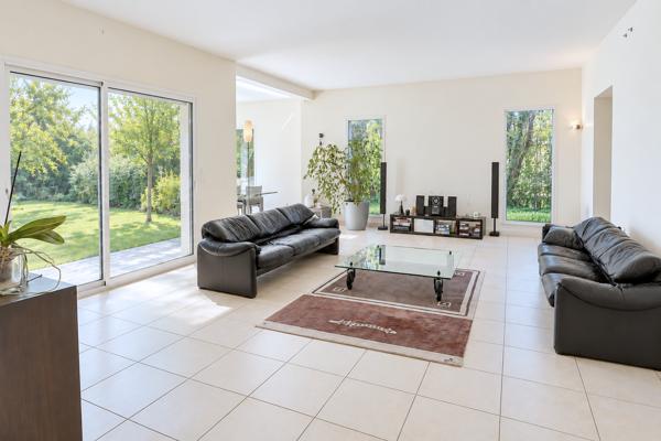 Sathonay-Village maison de 248m², sur 1007m², proche centre village