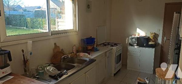 Maison d'habitation comprenant :
Au rez-de-chaussée : Entrée avec espace de rangement, séjour ...