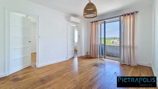 Lyon 8 - T3 de 63.81m² avec balcon au 4ème ét/7- ascenseur - Peintures 2026