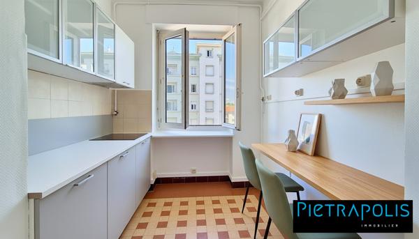 Lyon 8 - T3 de 63.81m² avec balcon au 4ème ét/7- ascenseur - Peintures 2026